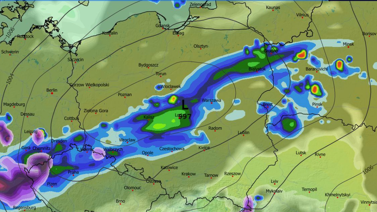 Koniec przyszłego tygodnia zapowiada się na bardzo nieprzyjemny. W wielu miejscach mocniej popada deszcz, lokalnie wymieszany ze śniegiem
