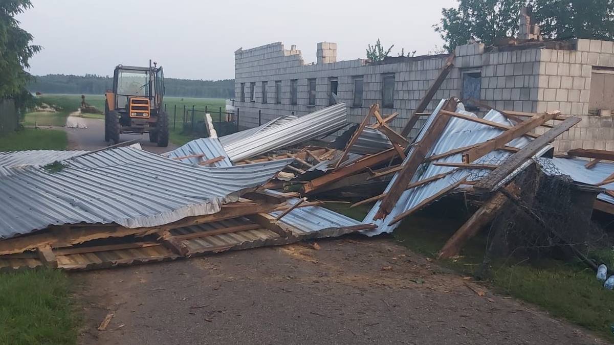 Tragiczny finał nawałnic na Mazowszu. Zerwany dach przygniótł kobietę