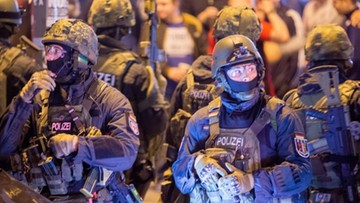 "Największa od czasów wojny operacja policji". Blisko 500 policjantów rannych po zamieszkach w Hamburgu