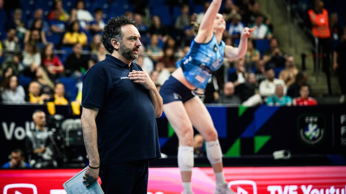 Drużyna trenera Stefano Lavariniego na podium Ligi Mistrzyń