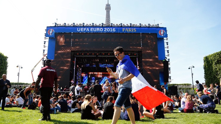 Paryż tuż przed Euro 2016 (WIDEO)