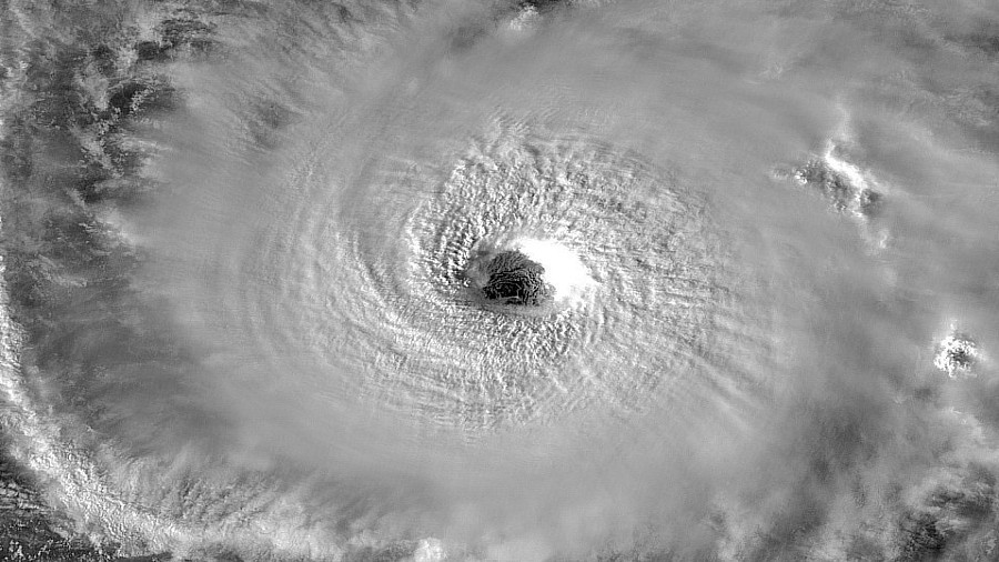 Zdjęcie satelitarne tajfunu Halong. Fot. NASA.