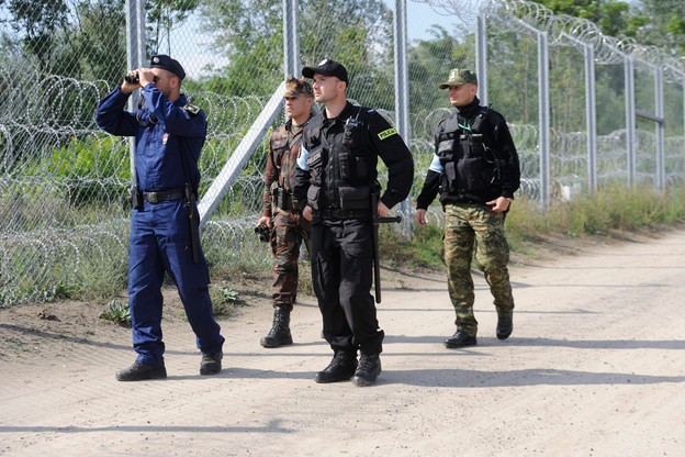 Polska straż graniczna strzeże węgierskiej granicy 