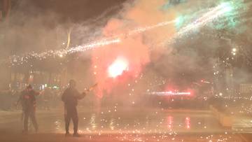 Protesty w Tiranie. Demonstranci rzucali koktajlami Mołotowa w budynki rządowe