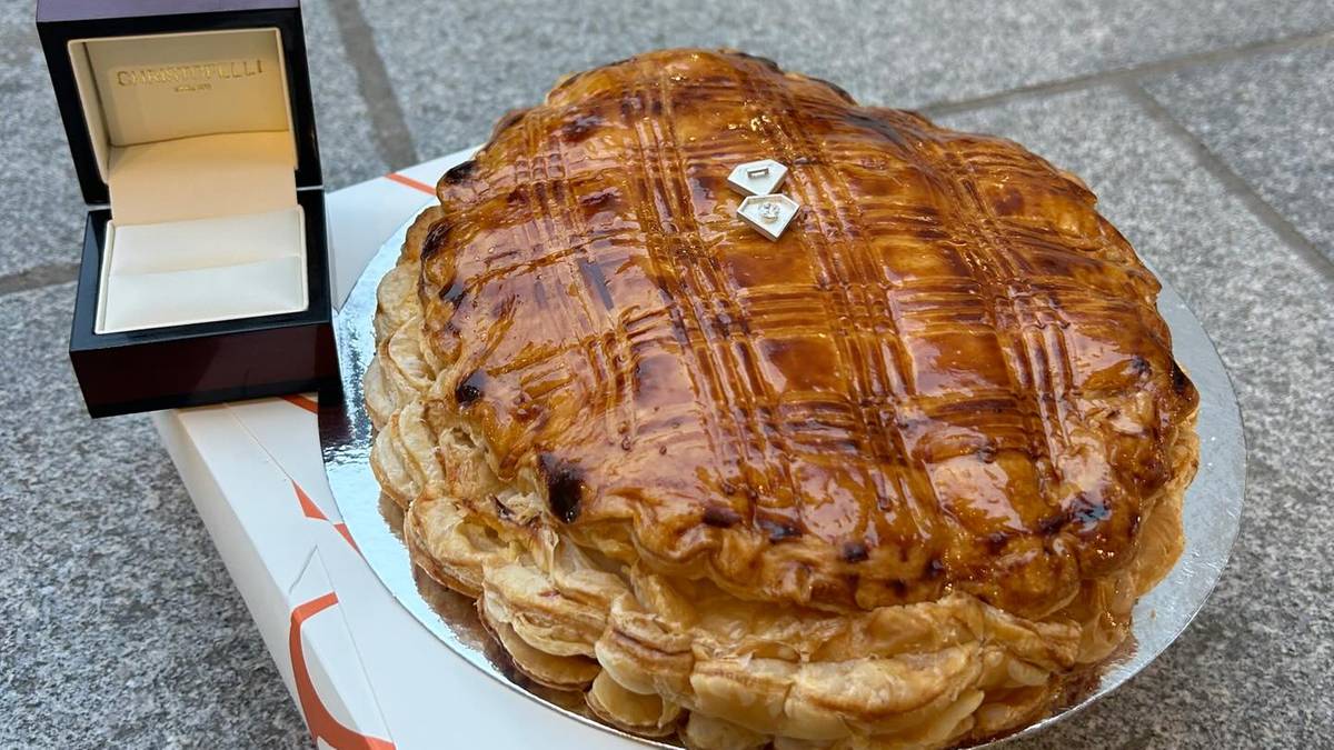 Kupili tradycyjne ciasto. W środku ukryty był prawdziwy skarb