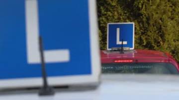 Zdemolowali auta nauki jazdy. Wszystko nagrała kamera