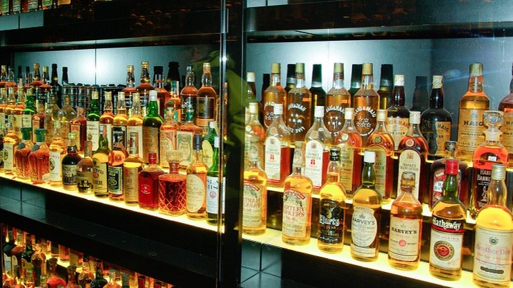 Radna ukradła whisky, sama działała w komisji ds. problemów alkoholowych