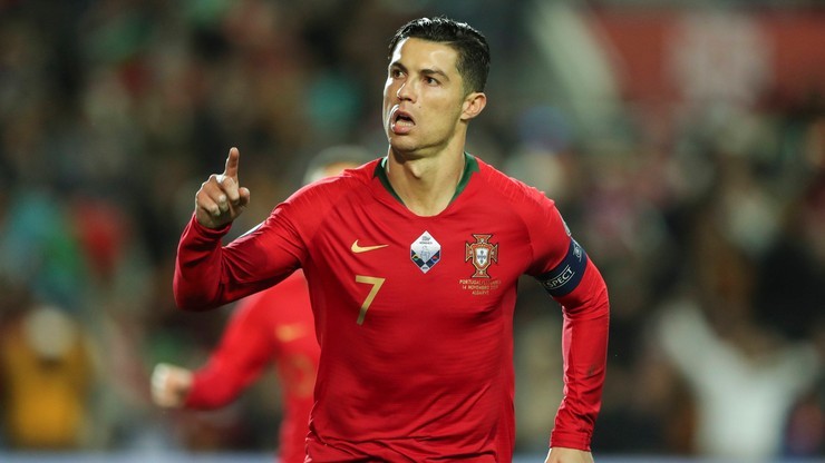 Piłkarze reprezentacji Portugalii wspierają amatorski futbol w ojczyźnie