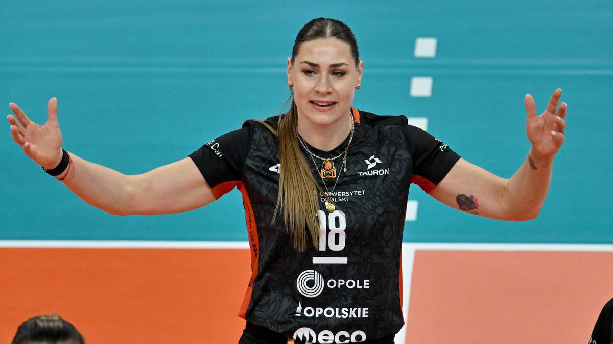 Siatkarka Katarzyna Zaroślińska-Kr&oacute;l świętuje osiągnięcie 400. występu w najwyższej klasie rozgrywkowej.