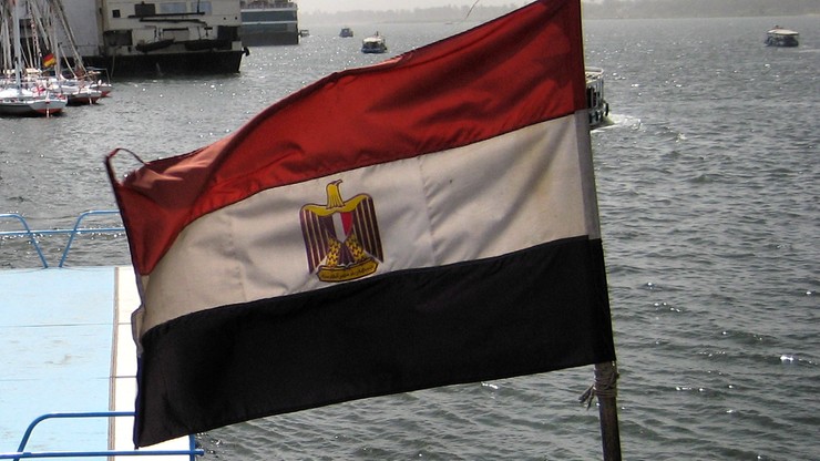 Egipski pojazd sił bezpieczeństwa wjechał na minę. Zginęła 1 osoba, 4 ranne