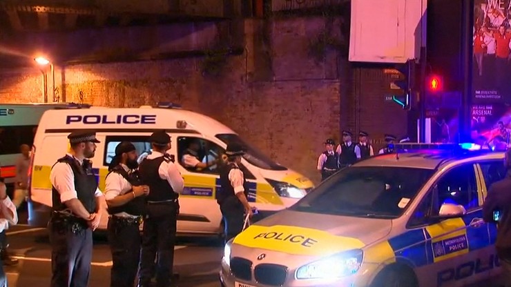 Samochód wjechał w grupę muzułmańskich wiernych niedaleko meczetu w Londynie. Jedna osoba nie żyje