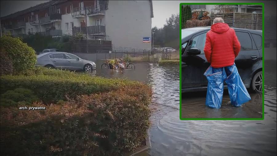 Po deszczu osiedle zamienia się w staw. Dzieci wyjmują pontony