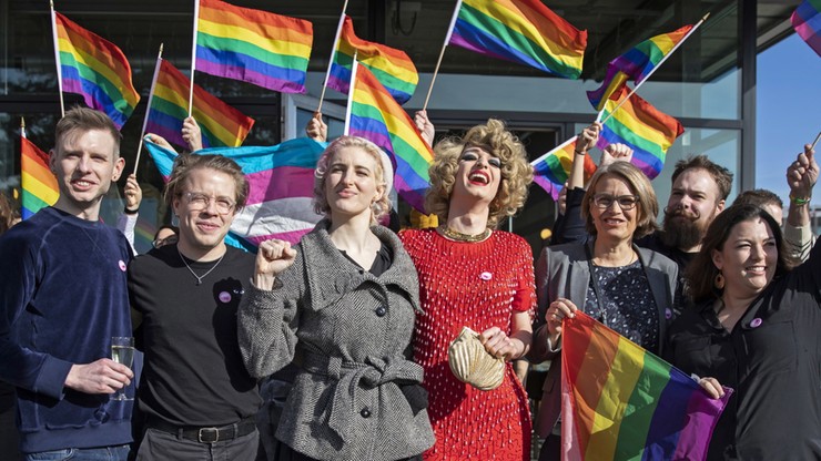 Szwajcarzy zagłosowali za zakazem dyskryminacji na tle orientacji seksualnej