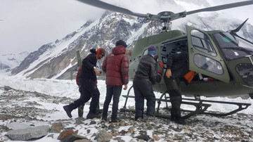 K2: ucieczka spod gradu kamieni. Polacy zmieniają trasę ataku szczytowego
