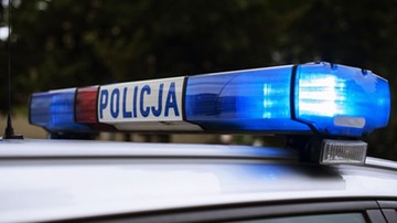 Zakrwawione zwłoki kobiety w samochodzie. Sprawę wyjaśnia policja