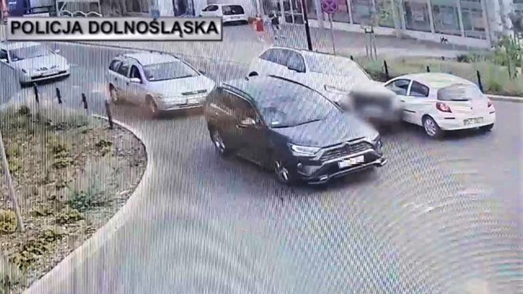 20-latek kierujący skradzionym samochodem pod wpływem narkotyków rozbił siedem aut na ulicach Zgorzelca