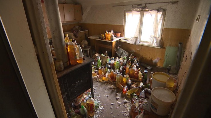 Koszmarny sąsiad: mieszkanie pełne butelek z moczem