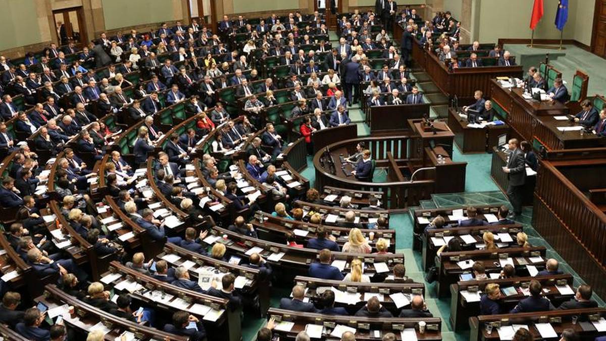 Najnowszy sondaż. Pięć ugrupowań w Sejmie, ofensywa lewicowych partii