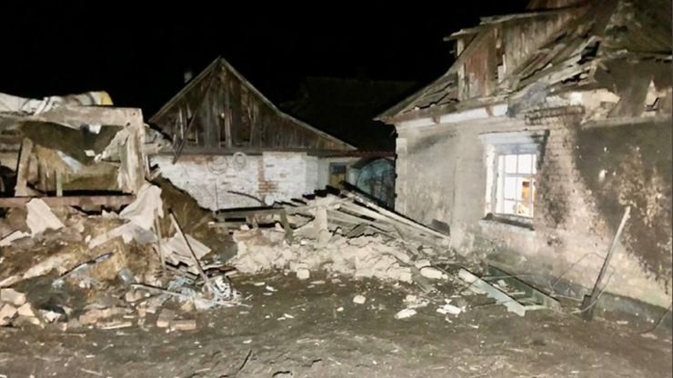 Wojna w Ukrainie. Nocny ostrzał Nikopolu. "Ponad 30 pocisków uderzyło w domy"
