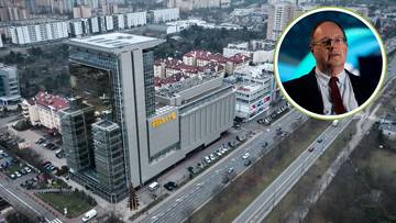 Budynek Polsatu Sport i portret Mariana Kmity.