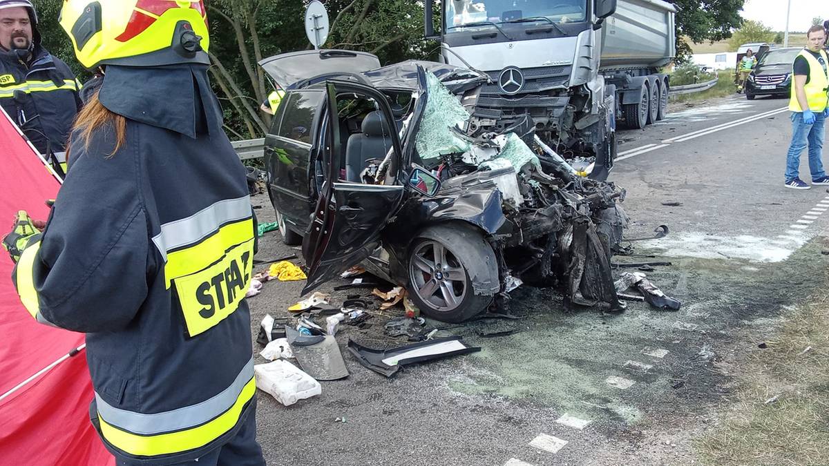 Tragedia na drodze. Dwoje pielgrzymów nie żyje. To matka i syn