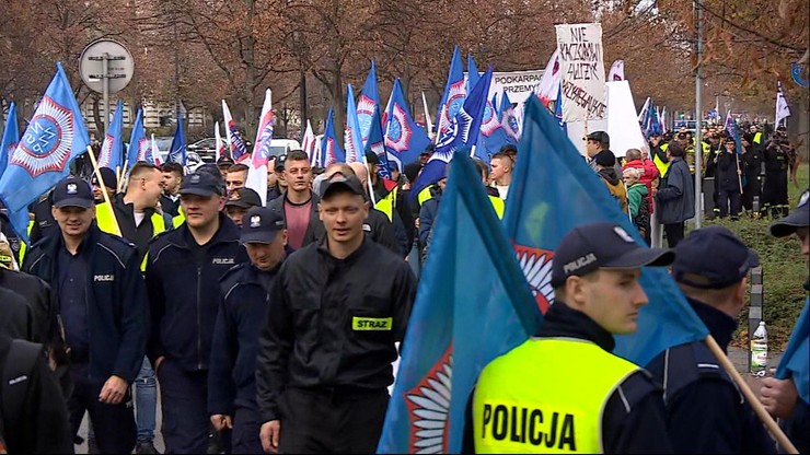 Protest służb mundurowych. Policjanci domagają się większych podwyżek, wzywają rząd do reakcji