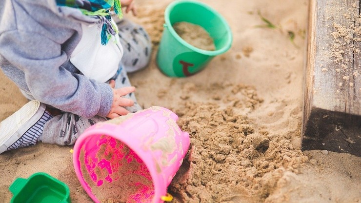 Dzieci bawiły się w piaskownicy. Znalazły materiały wybuchowe