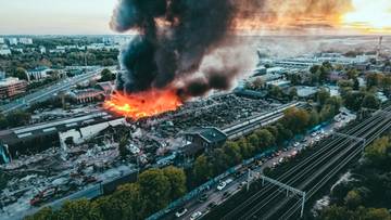 Kłęby czarnego dymu nad Gliwicami. Trwa walka z ogromnym pożarem