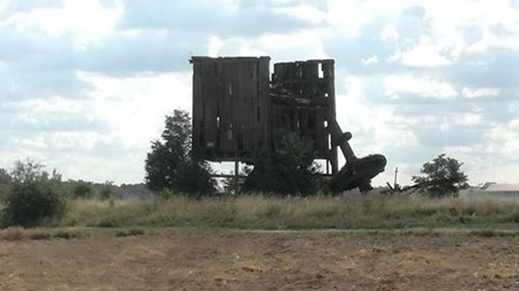 Zniszczony wiatrak koźlak w Mrowinie (Wielkopolskie)