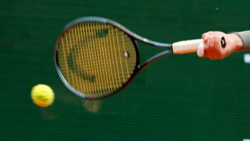 Szokująca dyskwalifikacja. Celebrował wygraną i rzucił rakietą w rywala [WIDEO]