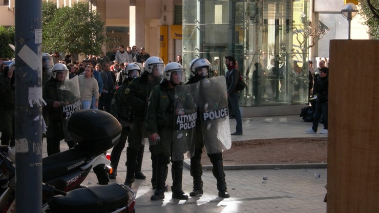 Starcia greckiej policji z protestującymi w Atenach rolnikami