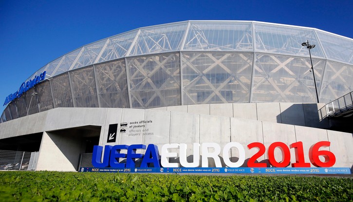 Euro 2016: Mecze odbędą się bez kibiców?