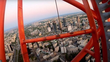 01.11.2020 04:00 Ktoś wspiął się na Varso Tower, najwyższy budynek w Polsce, i pokazał panoramę Warszawy [FILM]