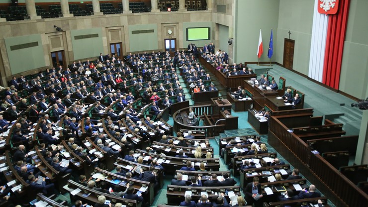 Zażalenia na decyzję o ekshumacji nie złożysz. Sejm przeciw projektowi Platformy