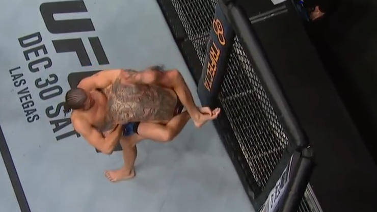 UFC: Niesamowite poddanie Ortegi w walce wieczoru