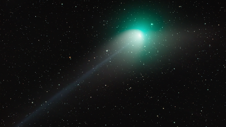 Cosmos.  El «cometa verde» está muy cerca de la Tierra.  Se puede ver a simple vista