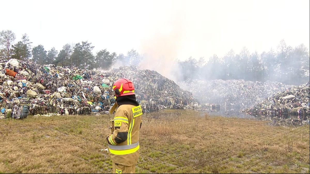 Kamieniec: Kolejny pożar tekstyliów. "Fetor czuć z kilku kilometrów"