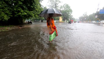 Monsunowe deszcze w Azji. Zginęły 152 osoby
