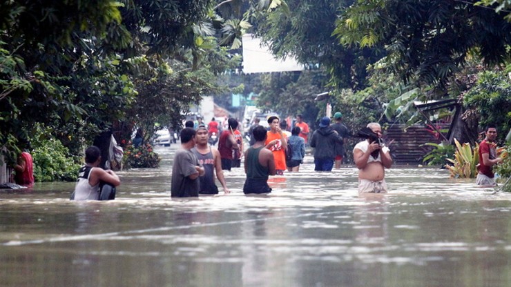 Co najmniej 85 ofiar śmiertelnych po przejściu tropikalnej burzy na Filipinach