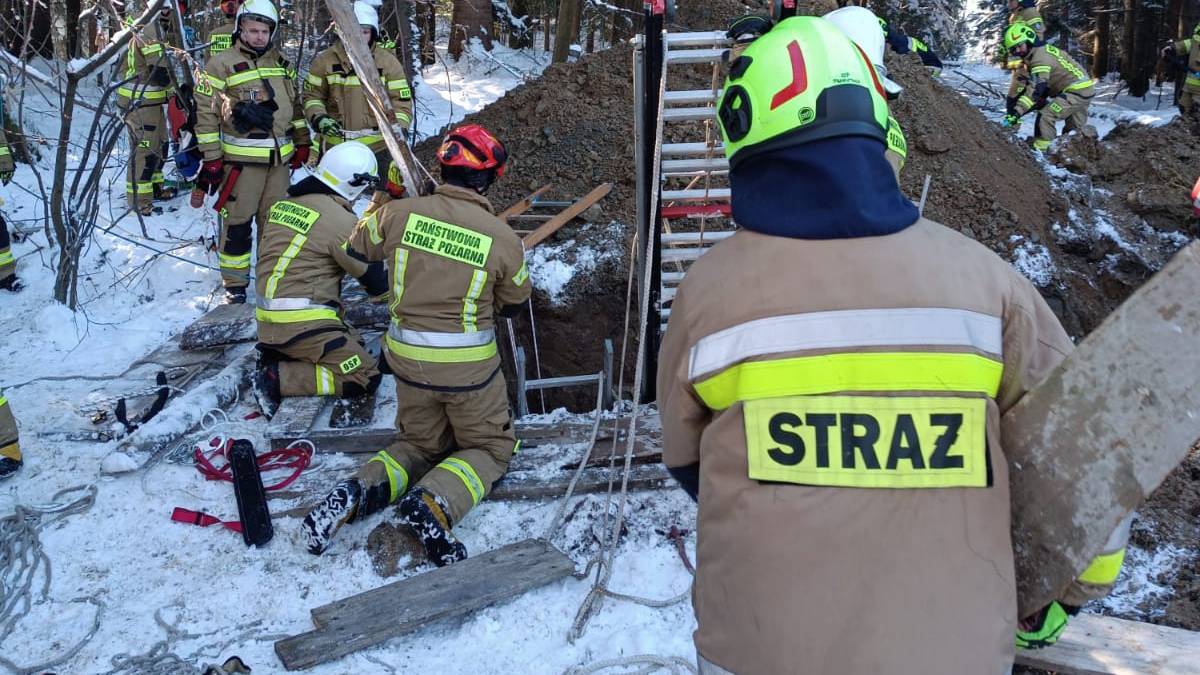 Mężczyzna przysypany w studni. Dramatyczna akcja ratunkowa