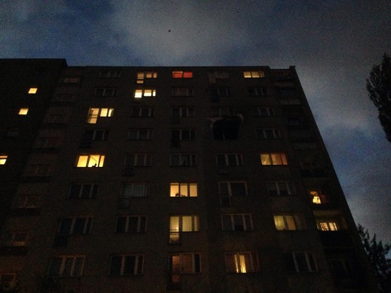 Pożar w bloku w Warszawie. Nie żyje osoba, która wyskoczyła z okna