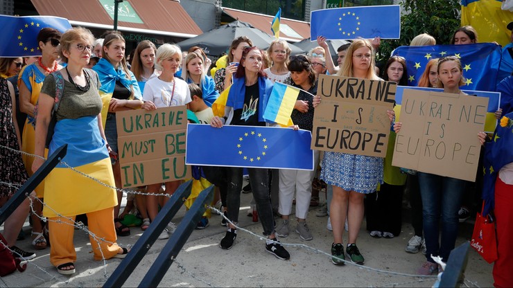 Ukraina bliżej UE. "Okupacja jej terytoriów skomplikuje proces akcesyjny"
