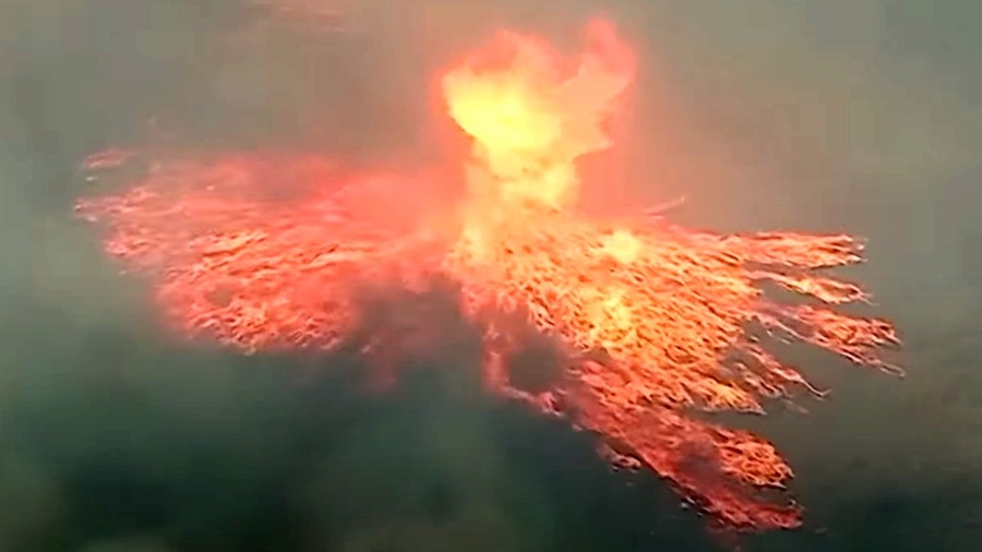 Trąba ogniowa w rejonie Los Angeles w Kalifornii. Fot. KTLA.