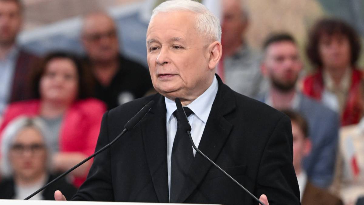 Jarosław Kaczyński wzywa na "wielki marsz": Musimy stworzyć biało-czerwony front