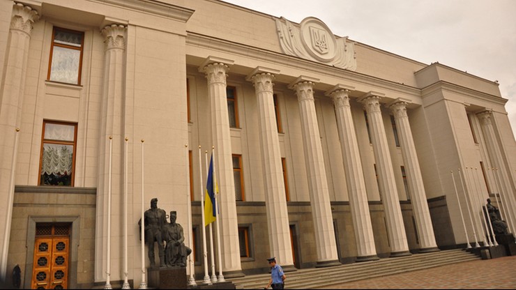 Ukraina: wprowadzono zakaz wnoszenia broni do siedziby parlamentu