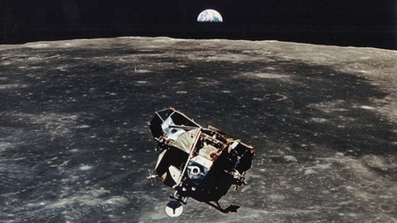 04.08.2021 09:00 Lądownik Orzeł z misji Apollo 11 do dziś może orbitować wokół Księżyca