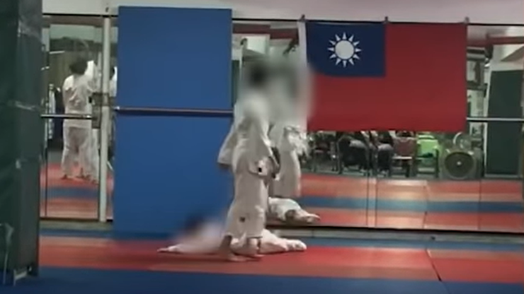 Tajwan: Kilkadziesiąt razy rzucili nim o ziemię. 7-latek w śpiączce po treningu judo
