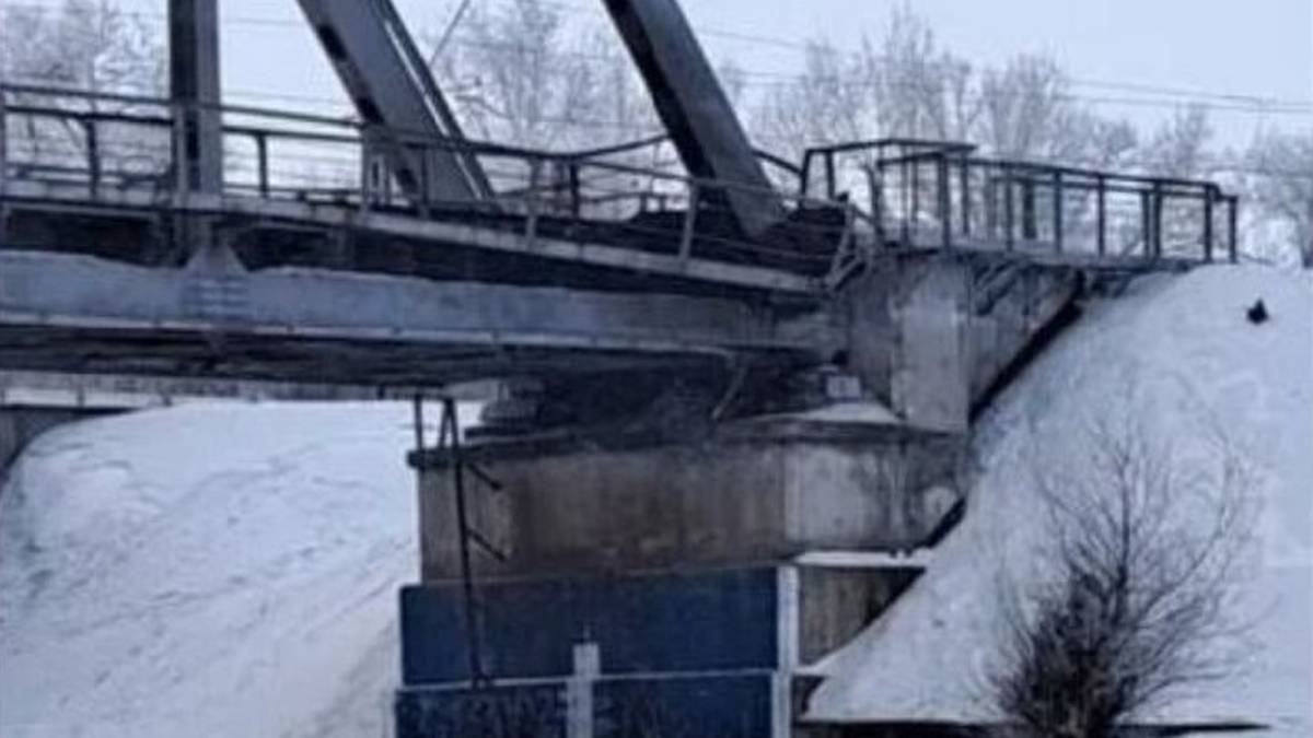Rosja. Zniszczono most. Służył do przewozu sprzętu wojskowego