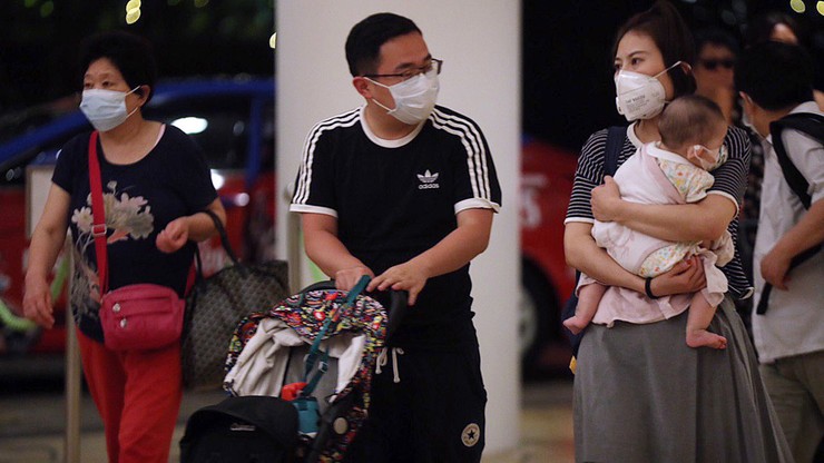 Wbrew doniesieniom chińskie Wuhan nie jest odcięte od świata. Nowe ofiary koronawirusa