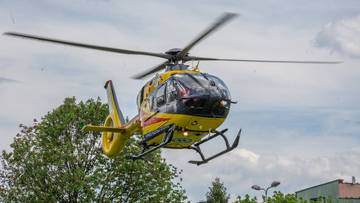 Drzewo runęło na przechodniów w centrum Kołobrzegu. Dwie osoby ranne